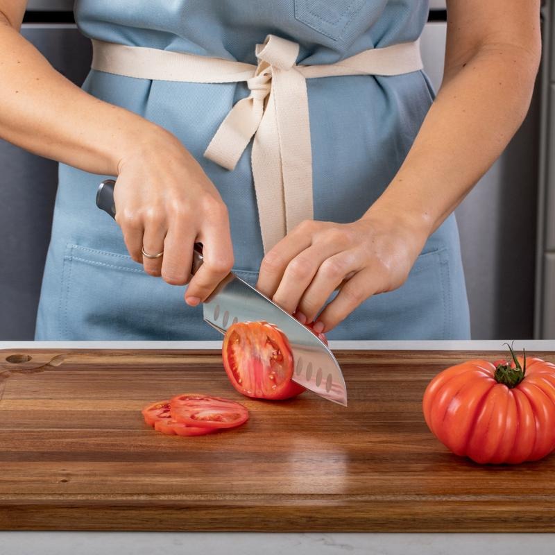 Coffret professionnel de 12 couteaux en acier inoxydable avec aiguiseur intégré.